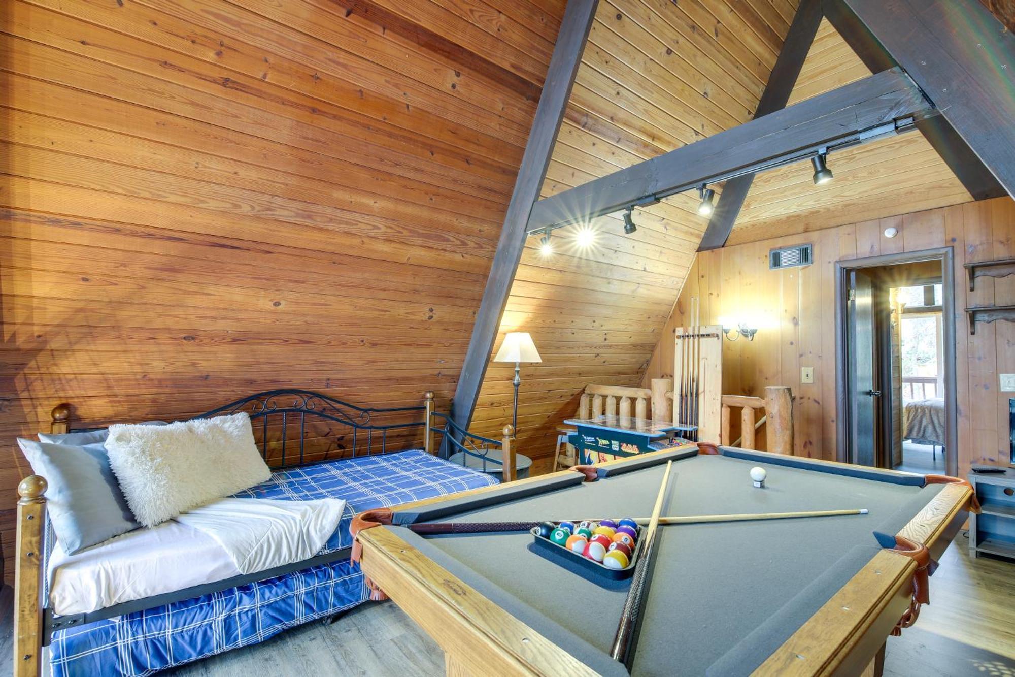 Gatlinburg A-Frame Home With Hot Tub Near Parkway Exterior foto