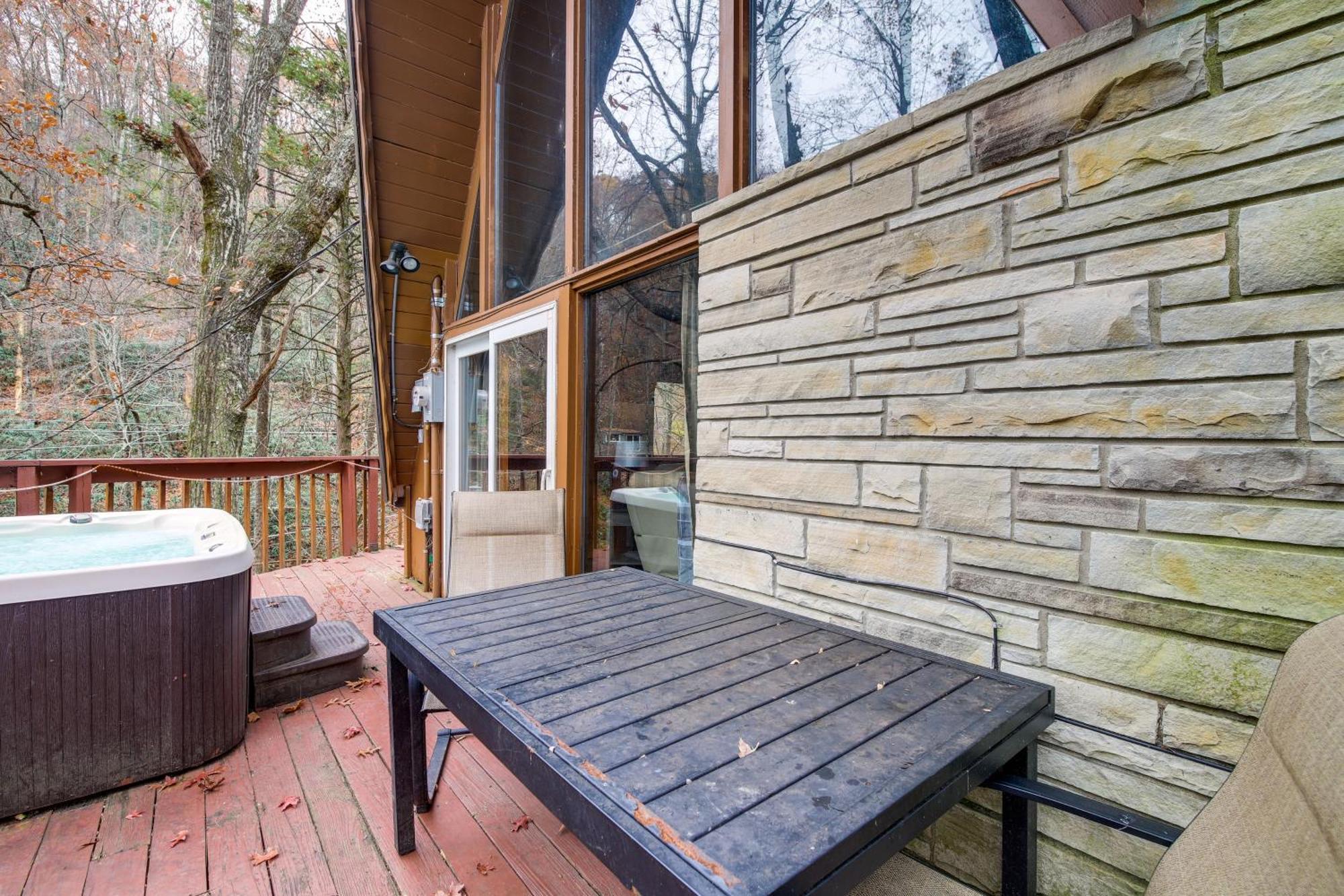 Gatlinburg A-Frame Home With Hot Tub Near Parkway Exterior foto