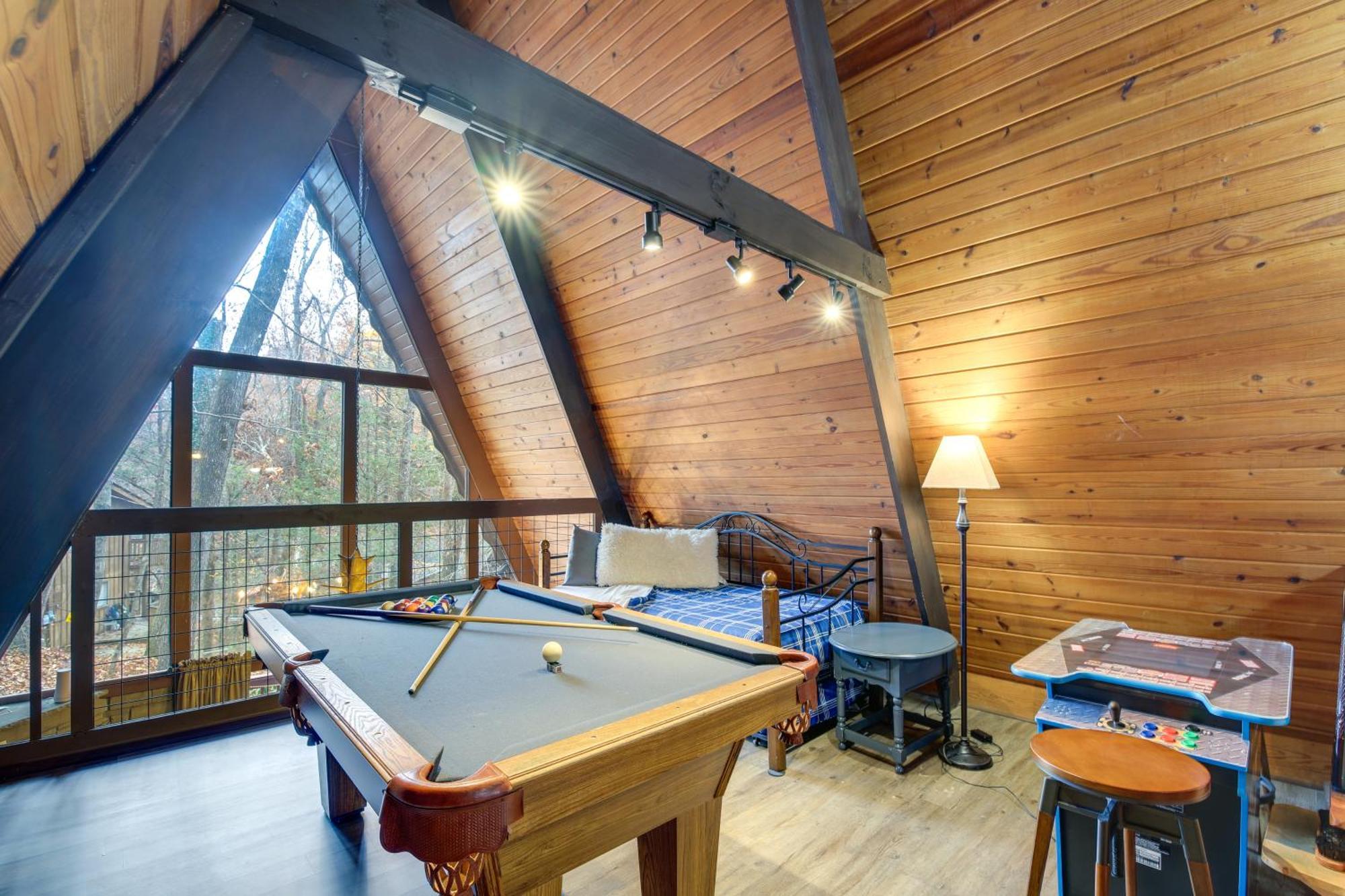 Gatlinburg A-Frame Home With Hot Tub Near Parkway Exterior foto