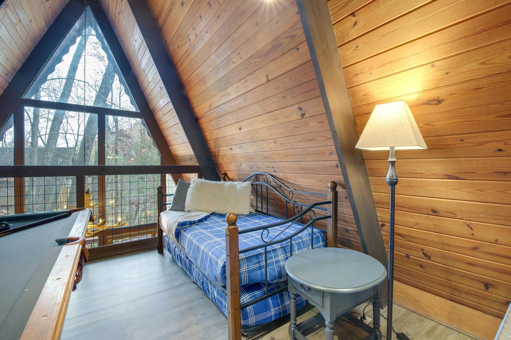 Gatlinburg A-Frame Home With Hot Tub Near Parkway Exterior foto