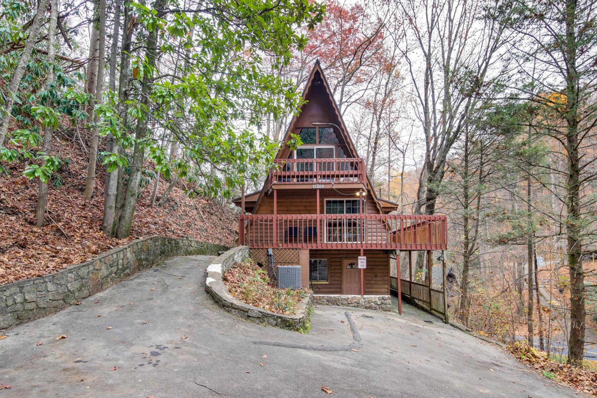 Gatlinburg A-Frame Home With Hot Tub Near Parkway Exterior foto