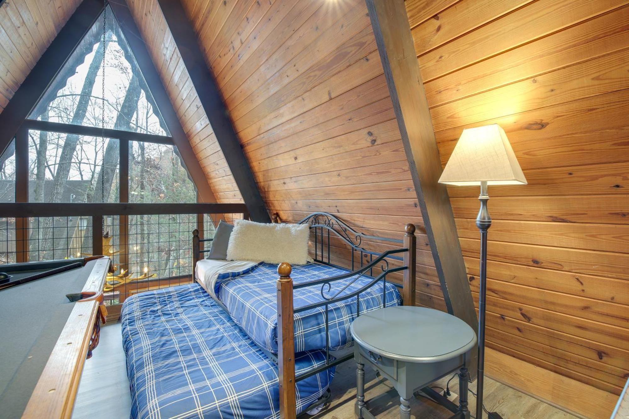 Gatlinburg A-Frame Home With Hot Tub Near Parkway Exterior foto