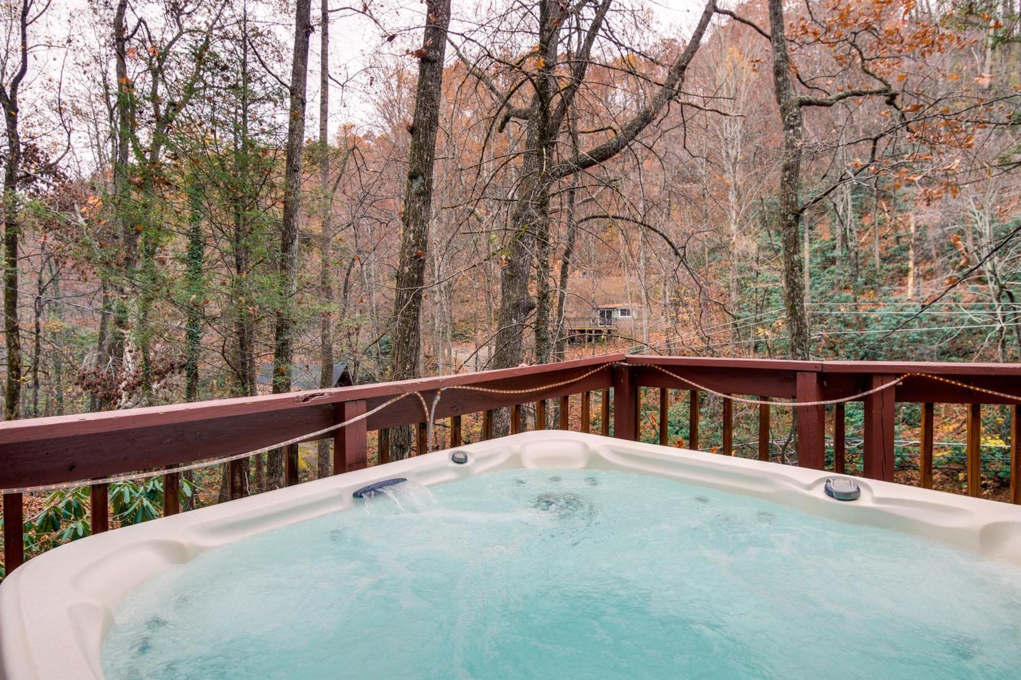 Gatlinburg A-Frame Home With Hot Tub Near Parkway Exterior foto